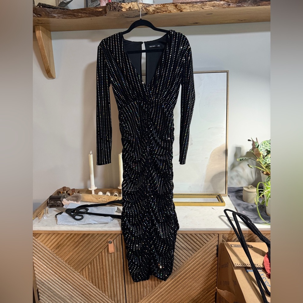 Sur Halo Black Velvet Beaded Rhinestone Long Sleeve Midi Party Dress